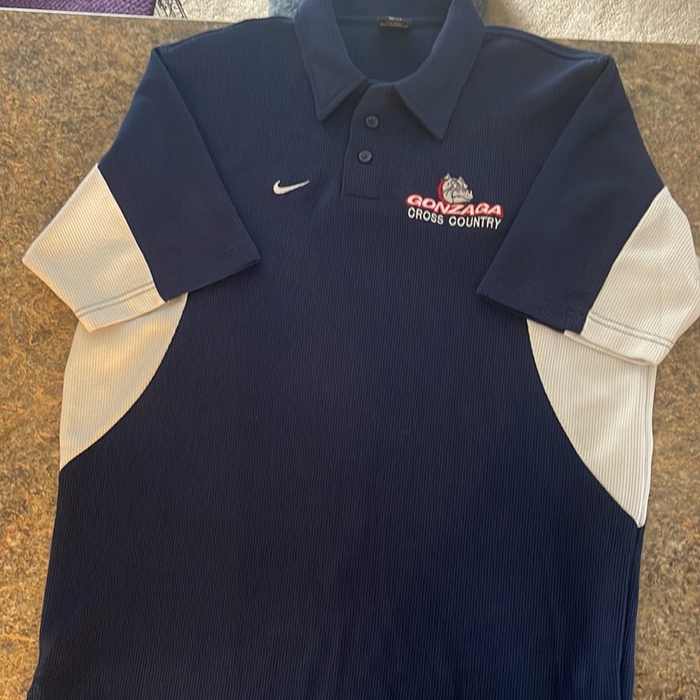 Men’s NIKE Gonzaga University Cross Country Short Sleeve Collared Shirt Navy - Picture 3 of 6